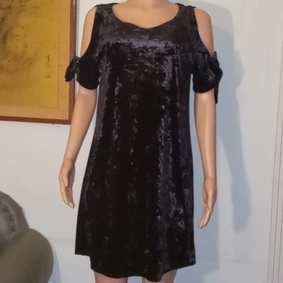 Velvet Cold Shoulder Dress - Picture 3 of 5